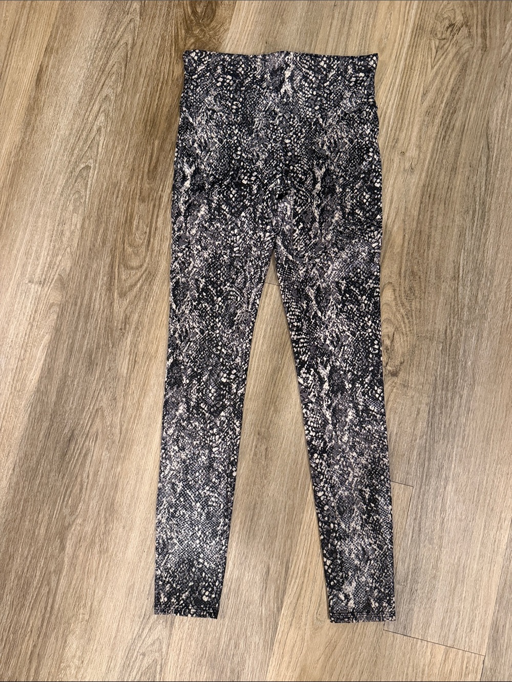 SPANX High-Waist Snake Print Leggings - Black & Gray